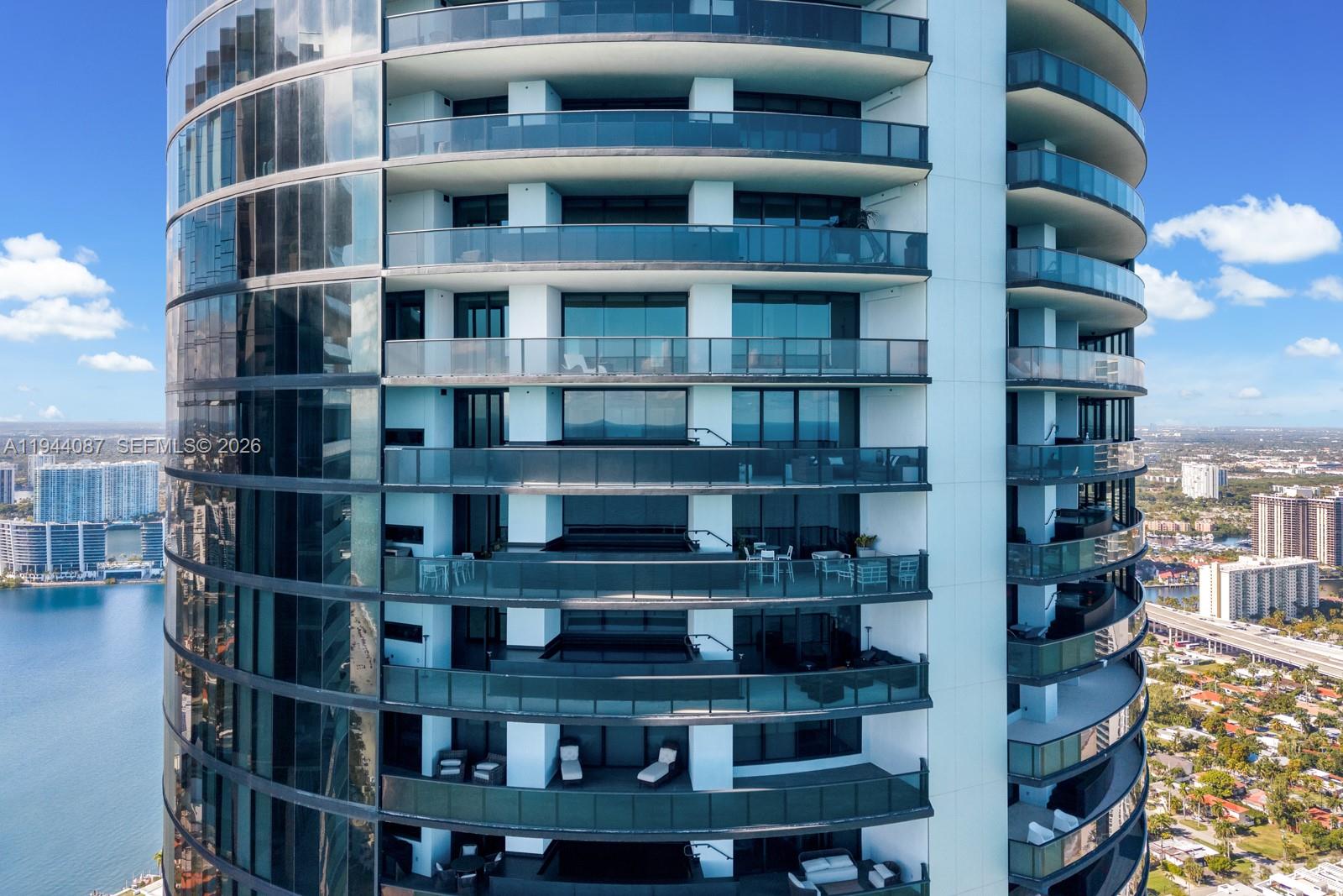 18555 Collins Ave #5201 Sunny Isles Beach, FL 33160