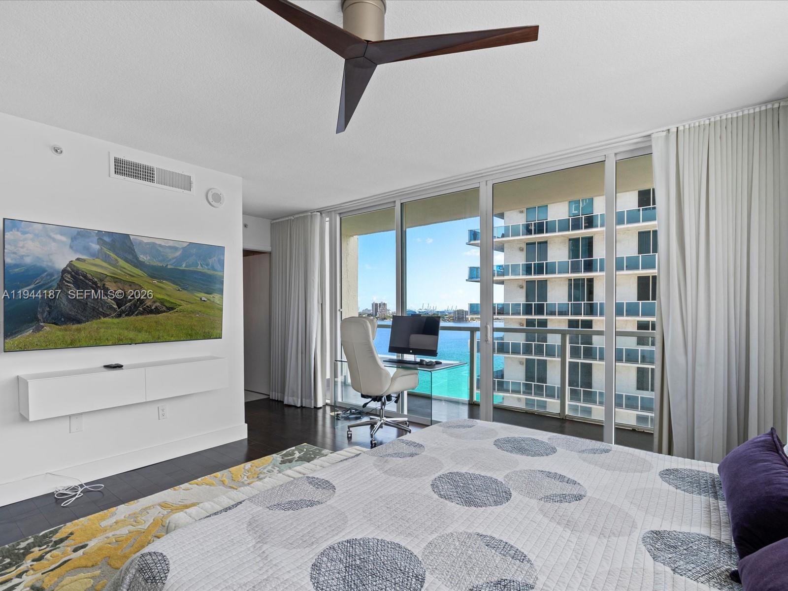 image Onyx On The Bay25