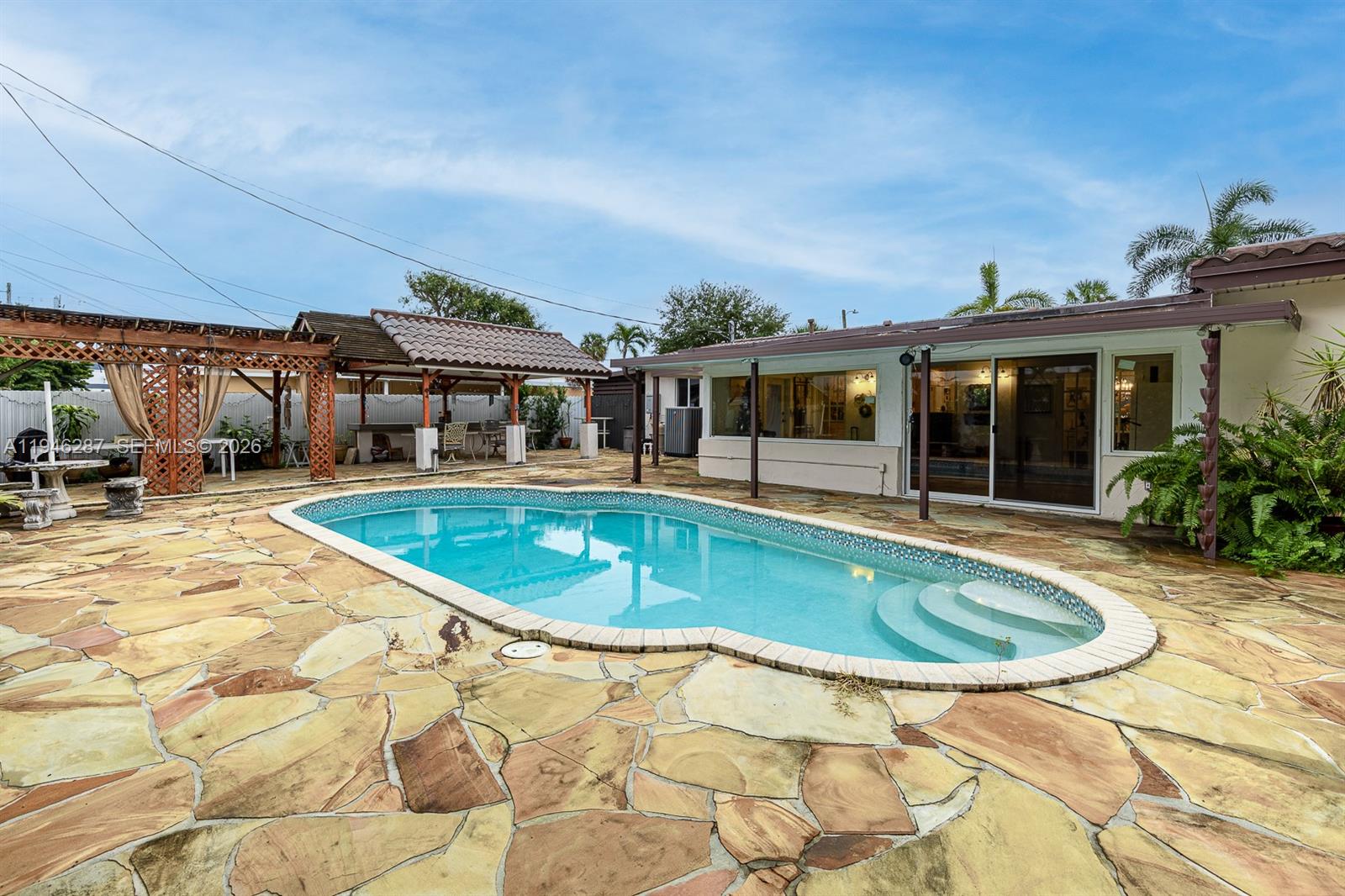 1243 W 78th St Hialeah, FL 33014