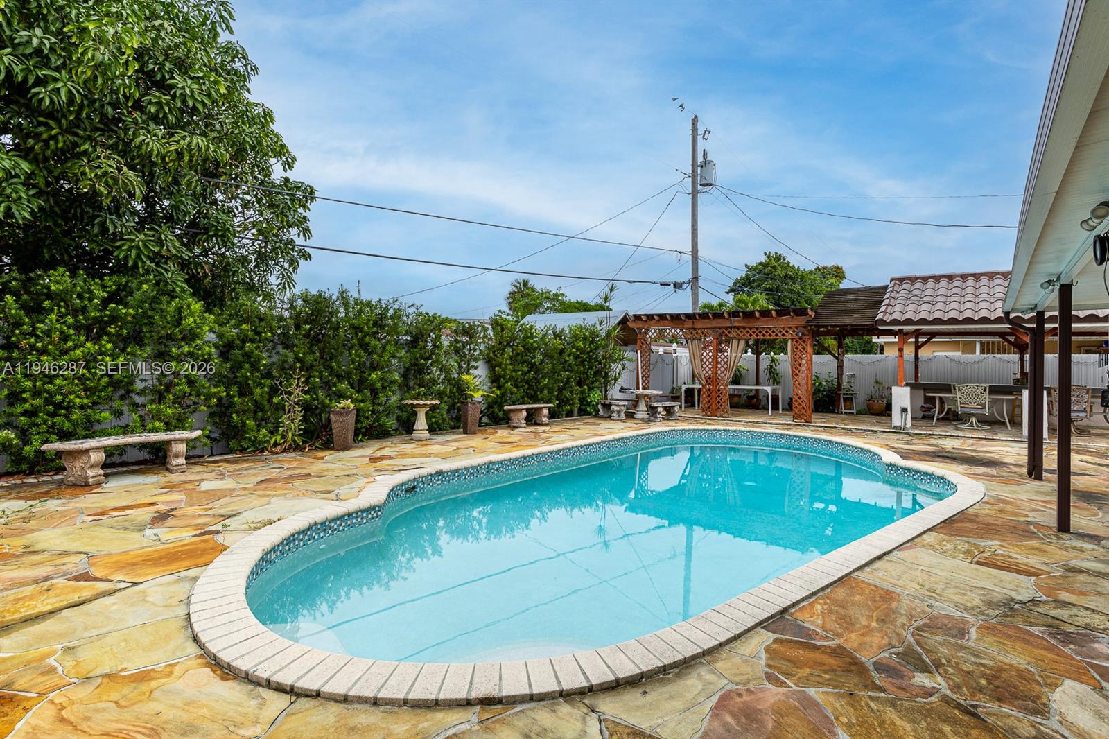 1243 W 78th St Hialeah, FL 33014