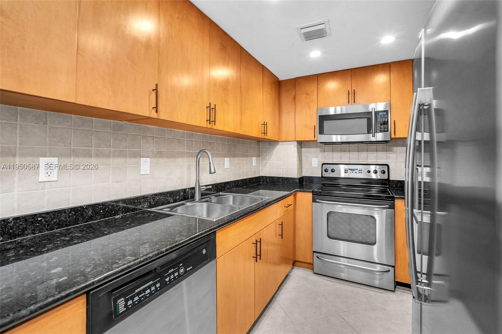 10350 W Bay Hbr Dr #8F Bay Harbor Islands, FL 33154