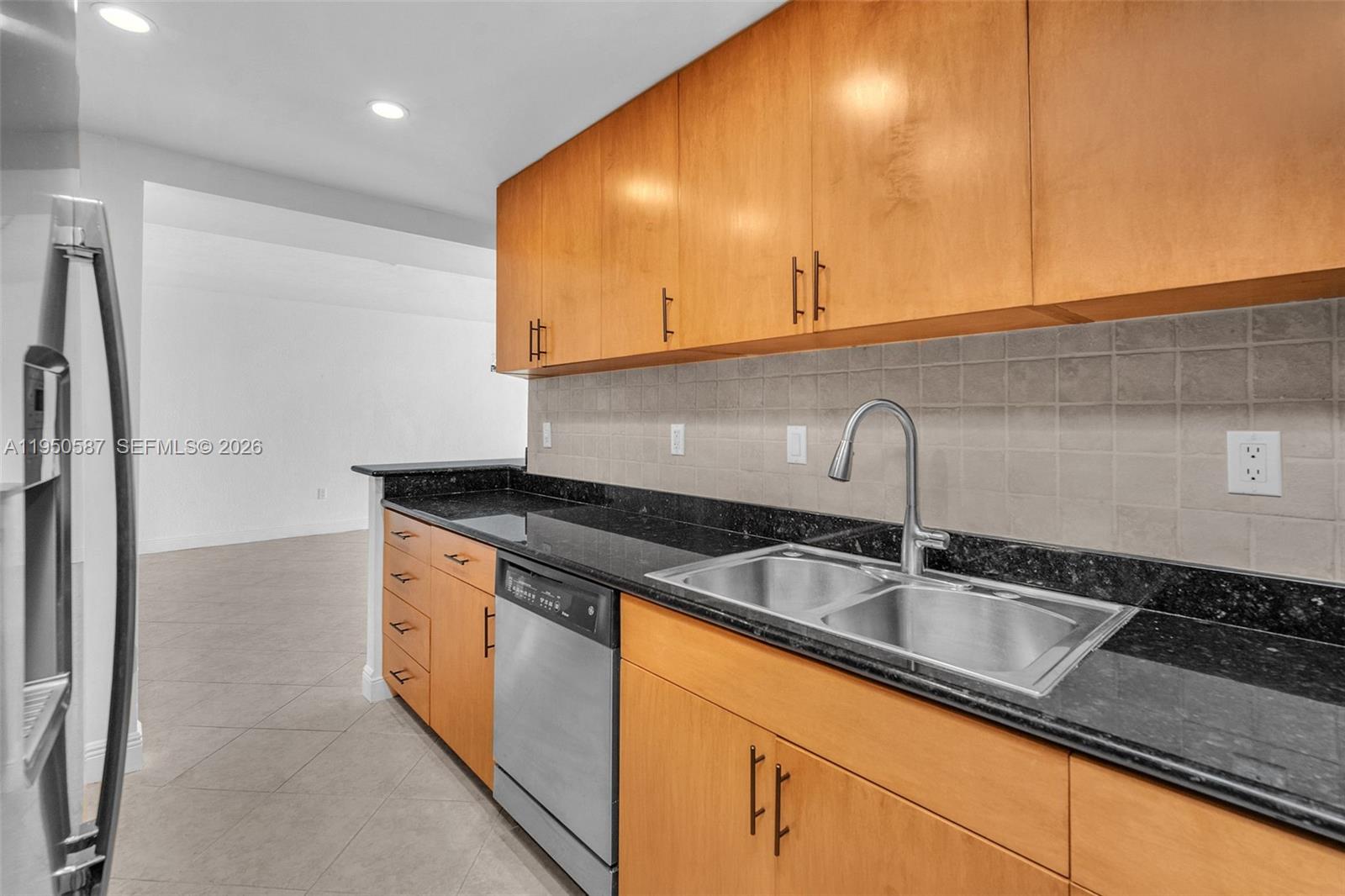 10350 W Bay Hbr Dr #8F Bay Harbor Islands, FL 33154