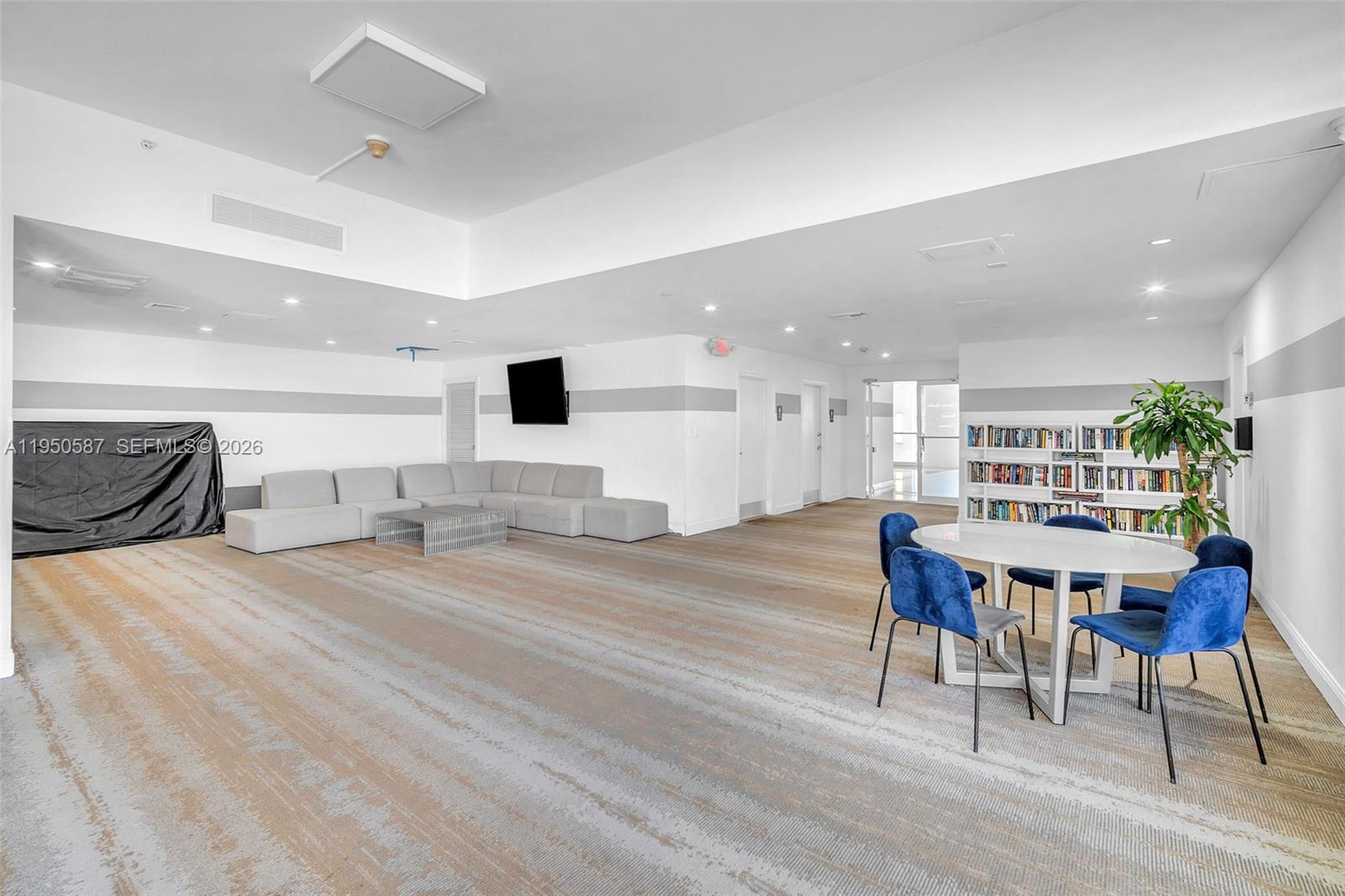 10350 W Bay Hbr Dr #8F Bay Harbor Islands, FL 33154