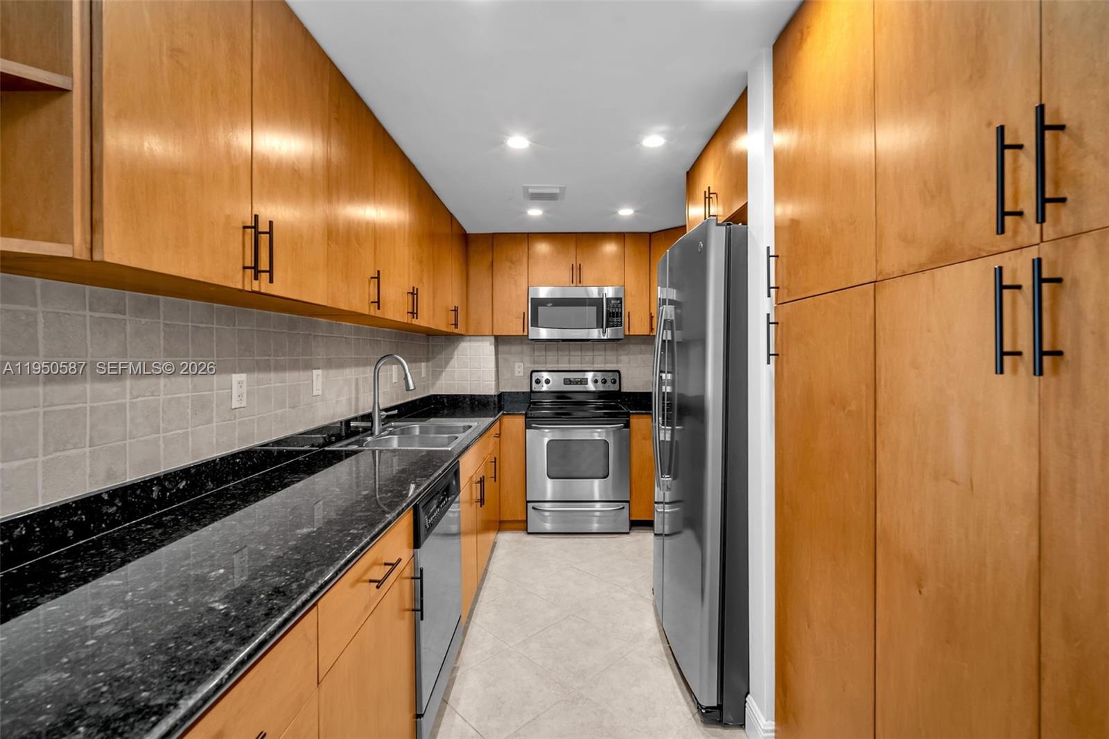 10350 W Bay Hbr Dr #8F Bay Harbor Islands, FL 33154