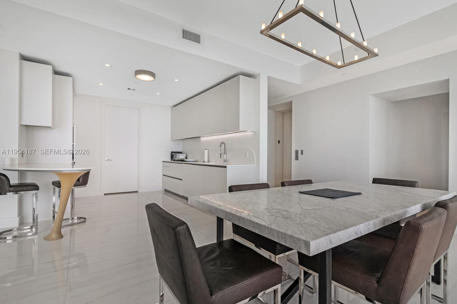 image Jade Signature24