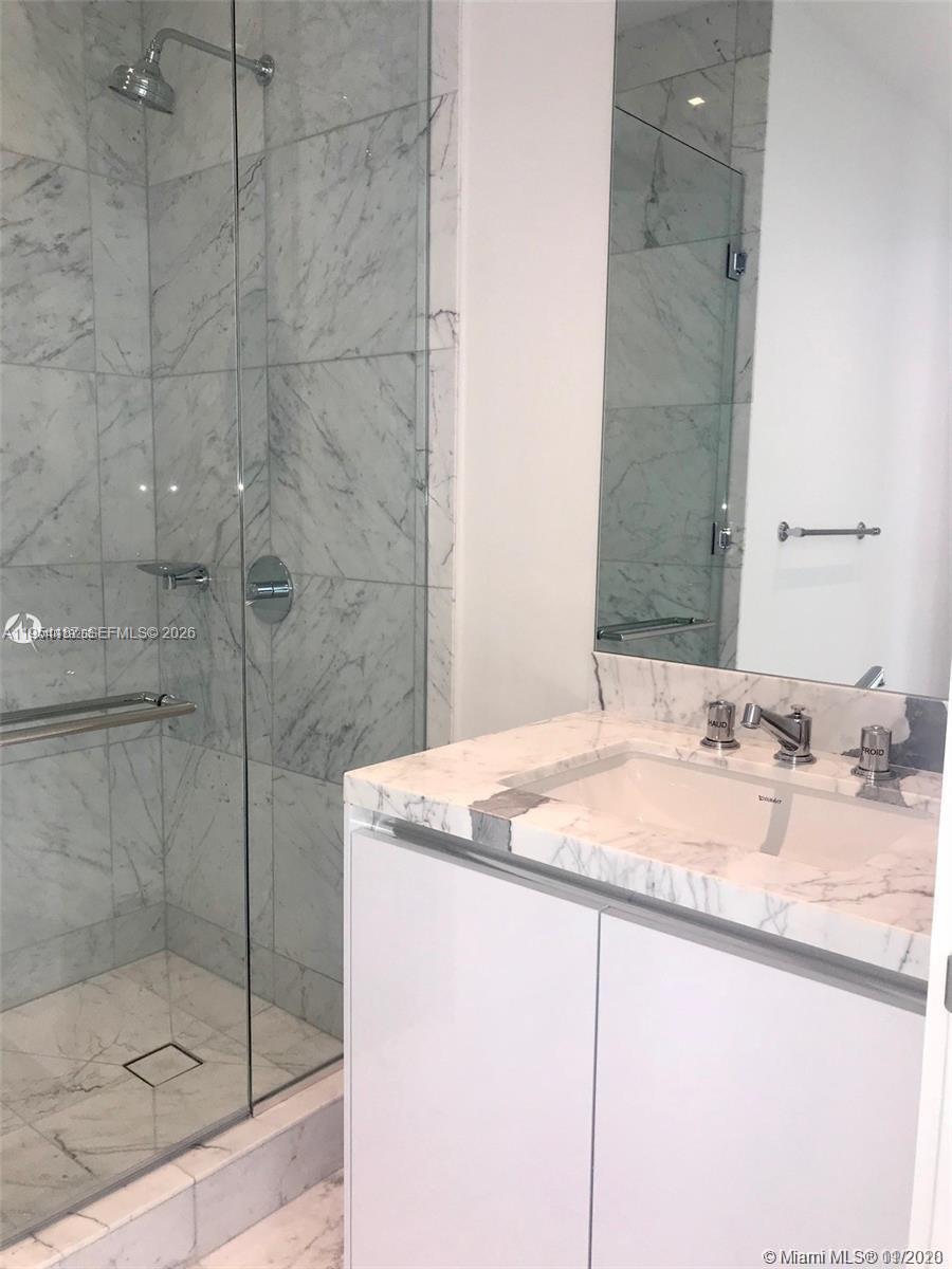 image Jade Signature25