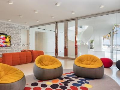 image Jade Signature35