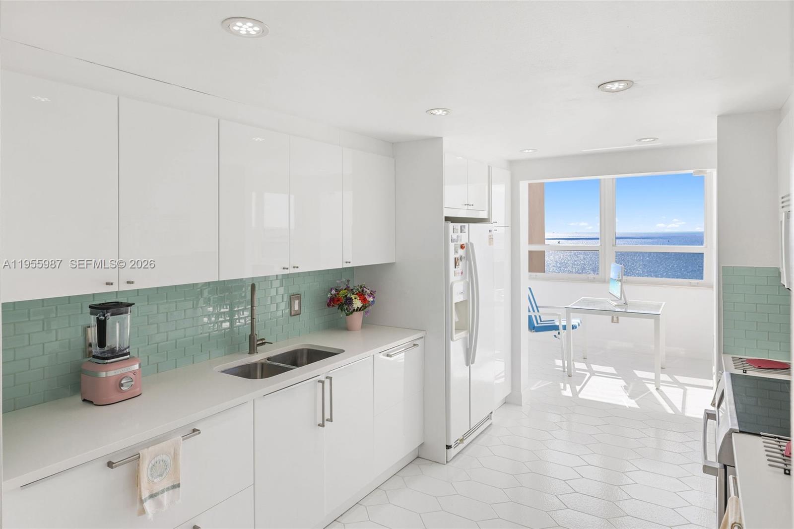 image Three Grove Isle14