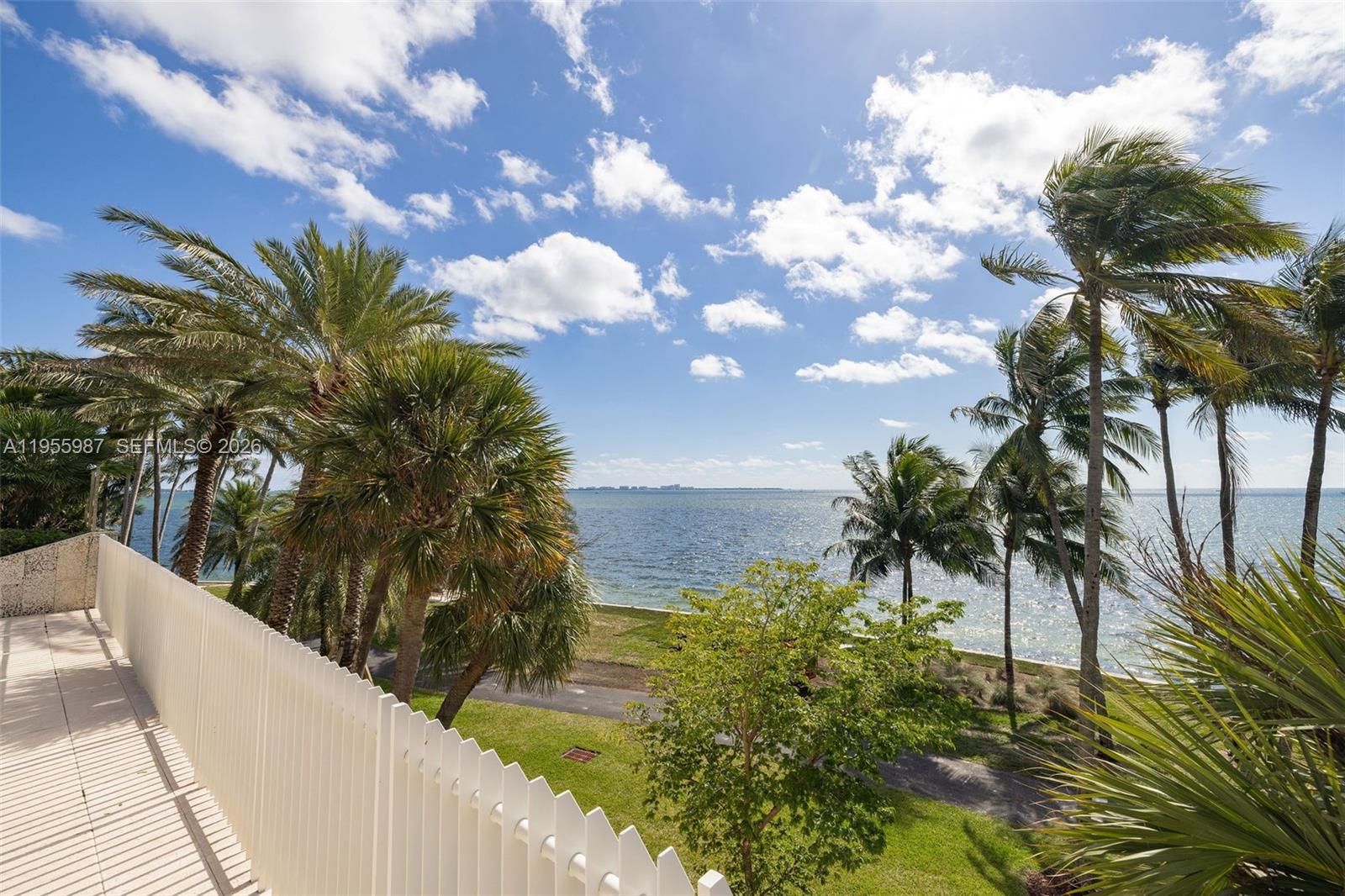 image Three Grove Isle39