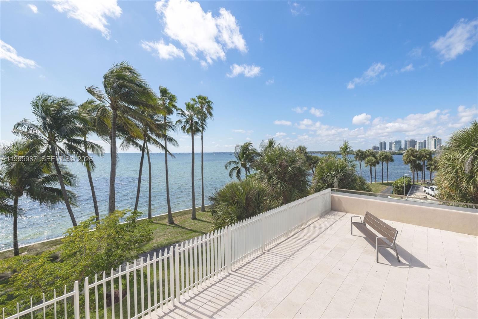 image Three Grove Isle59