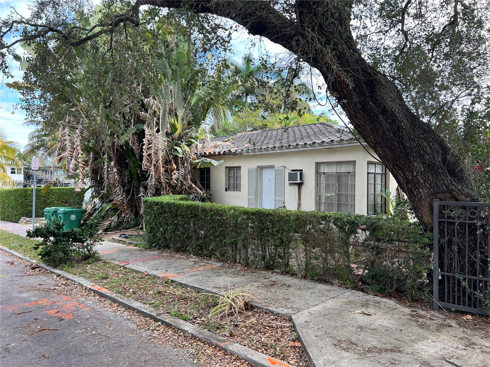 7715 NE 5th Ave Miami, FL 33138