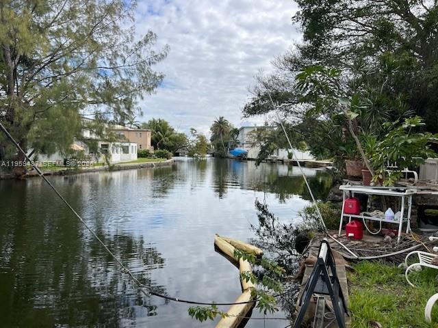 7715 NE 5th Ave Miami, FL 33138