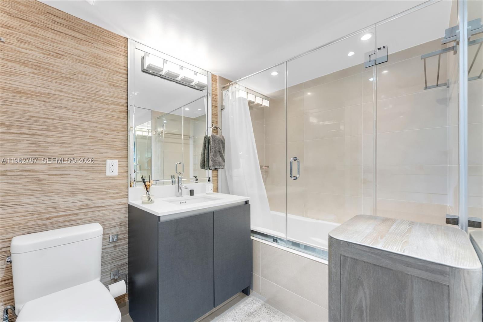 6620 Indian Crk Dr #609 Miami Beach, FL 33141