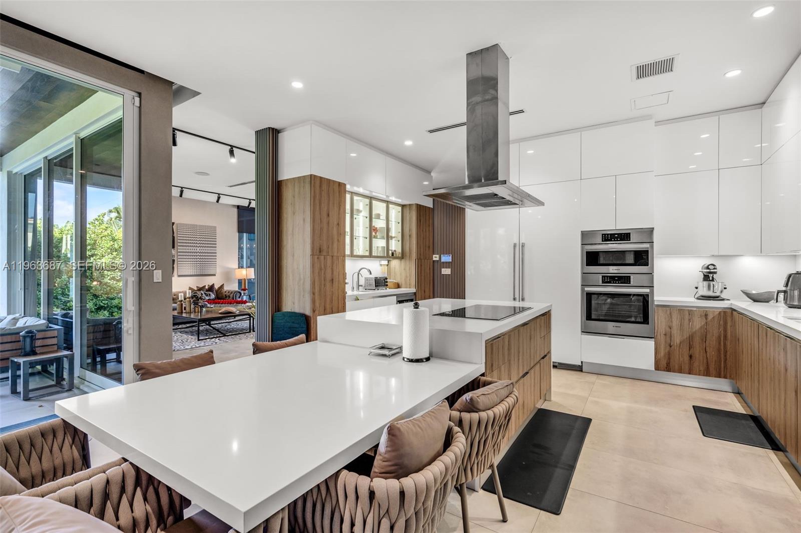 285 W Mashta Dr Key Biscayne, FL 33149