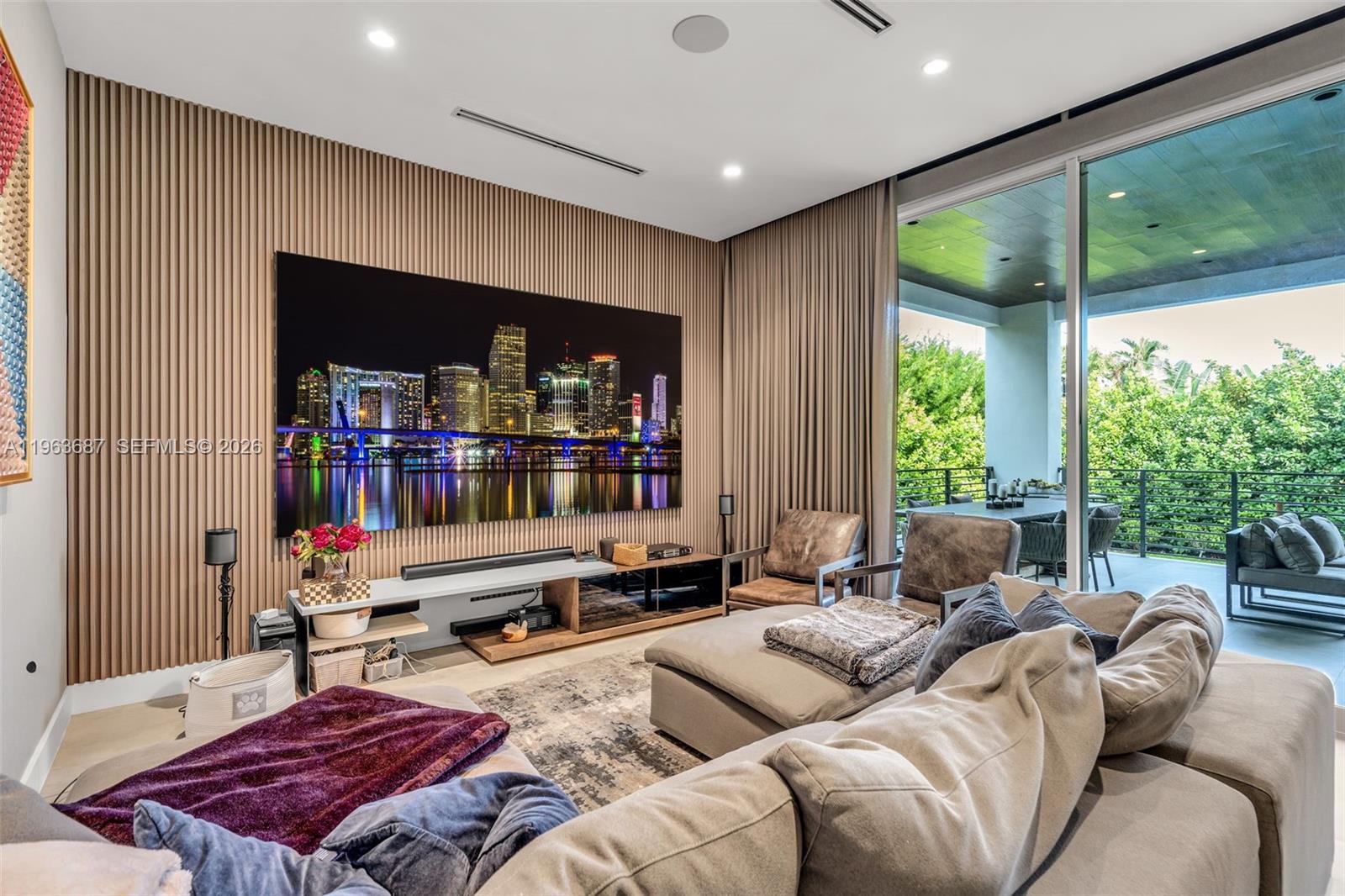 285 W Mashta Dr Key Biscayne, FL 33149