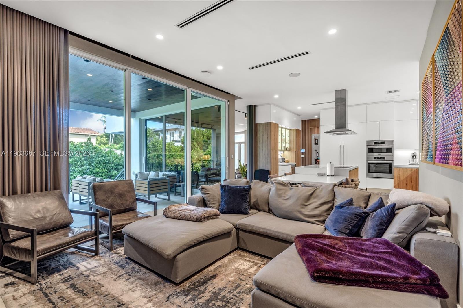 285 W Mashta Dr Key Biscayne, FL 33149