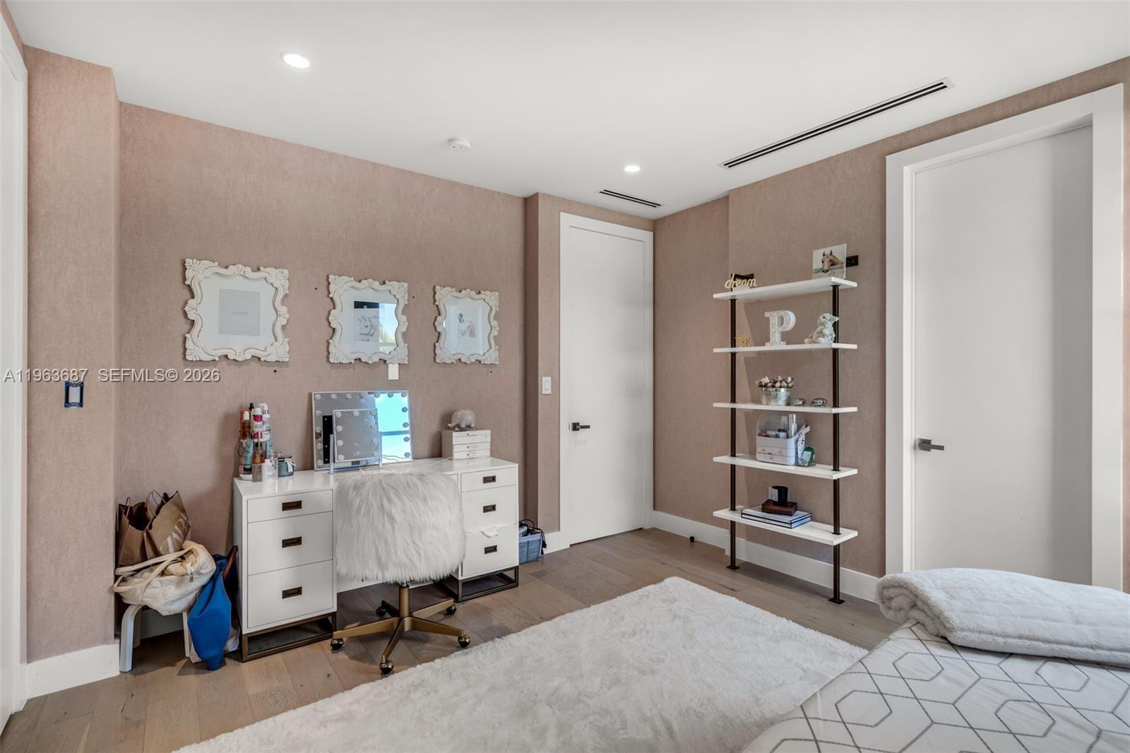 285 W Mashta Dr Key Biscayne, FL 33149