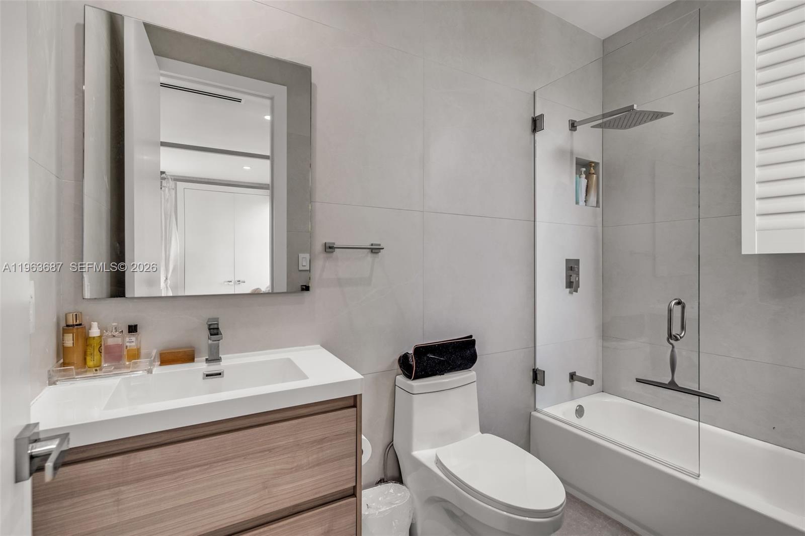 285 W Mashta Dr Key Biscayne, FL 33149