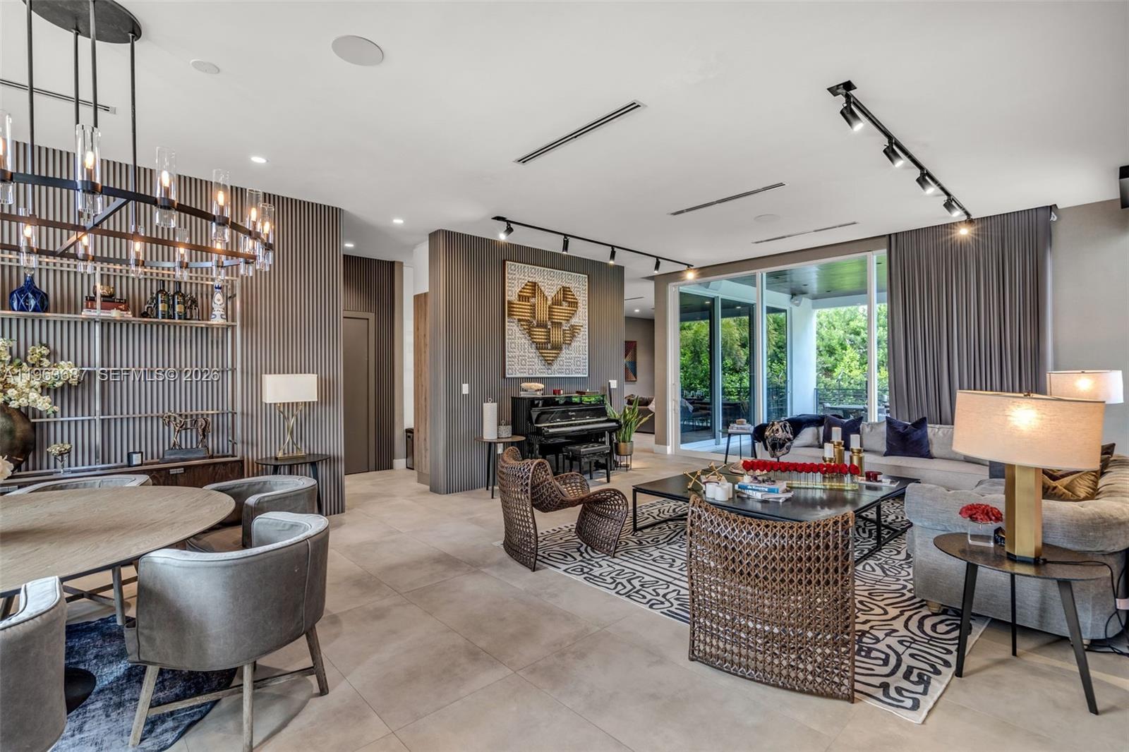 285 W Mashta Dr Key Biscayne, FL 33149