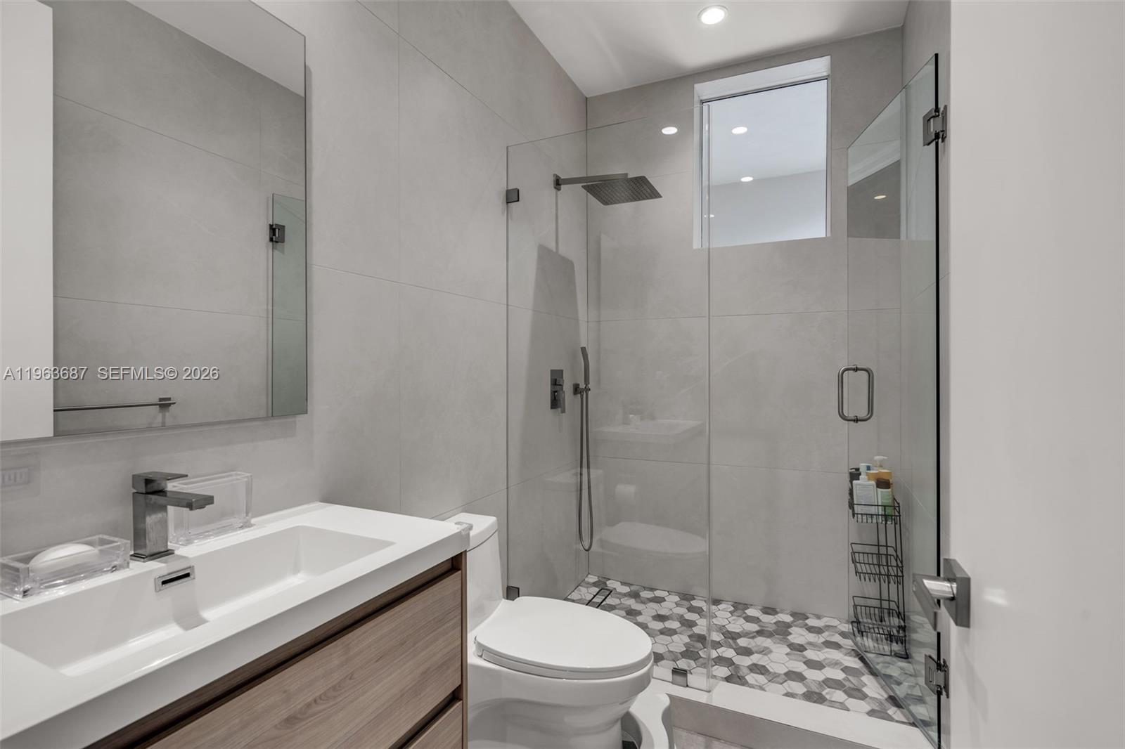 285 W Mashta Dr Key Biscayne, FL 33149