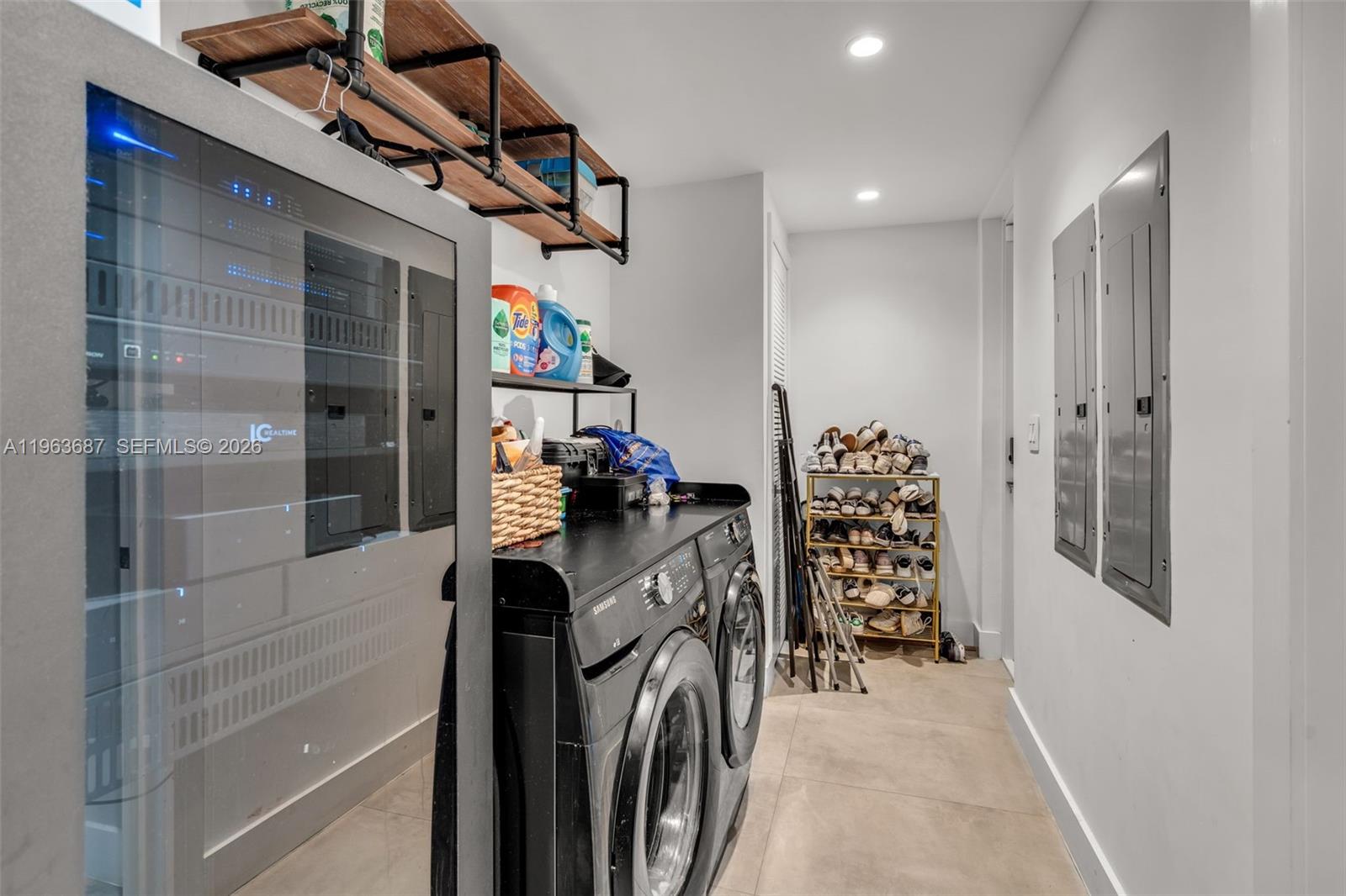 285 W Mashta Dr Key Biscayne, FL 33149