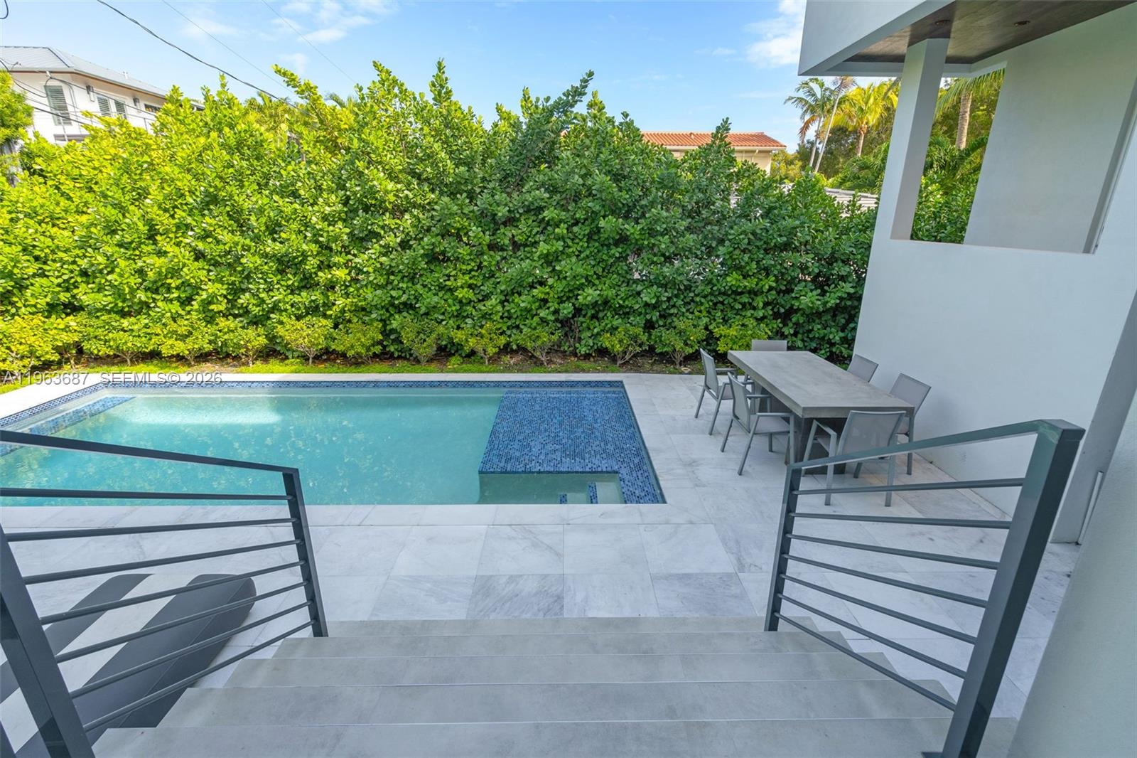 285 W Mashta Dr Key Biscayne, FL 33149