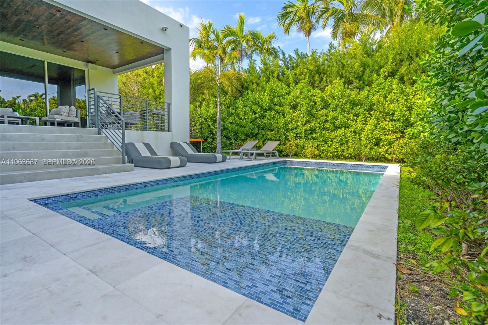 285 W Mashta Dr Key Biscayne, FL 33149