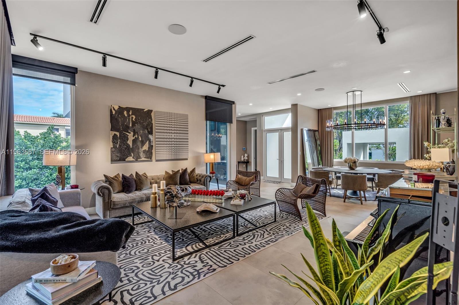 285 W Mashta Dr Key Biscayne, FL 33149