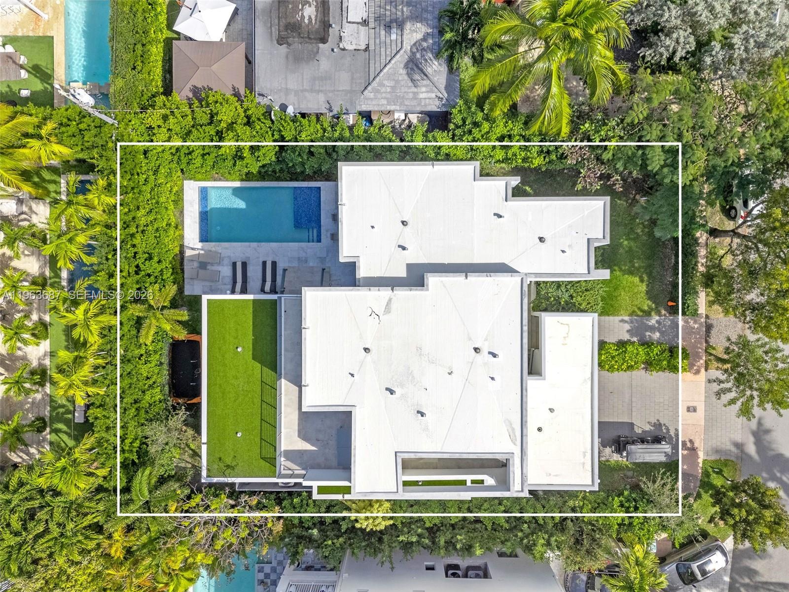 285 W Mashta Dr Key Biscayne, FL 33149