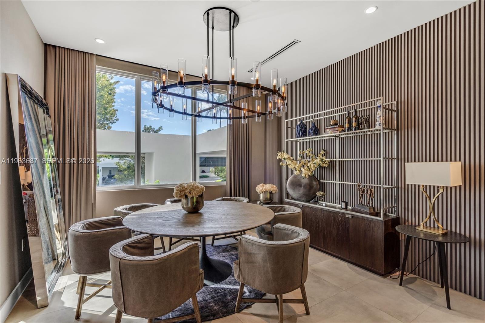 285 W Mashta Dr Key Biscayne, FL 33149