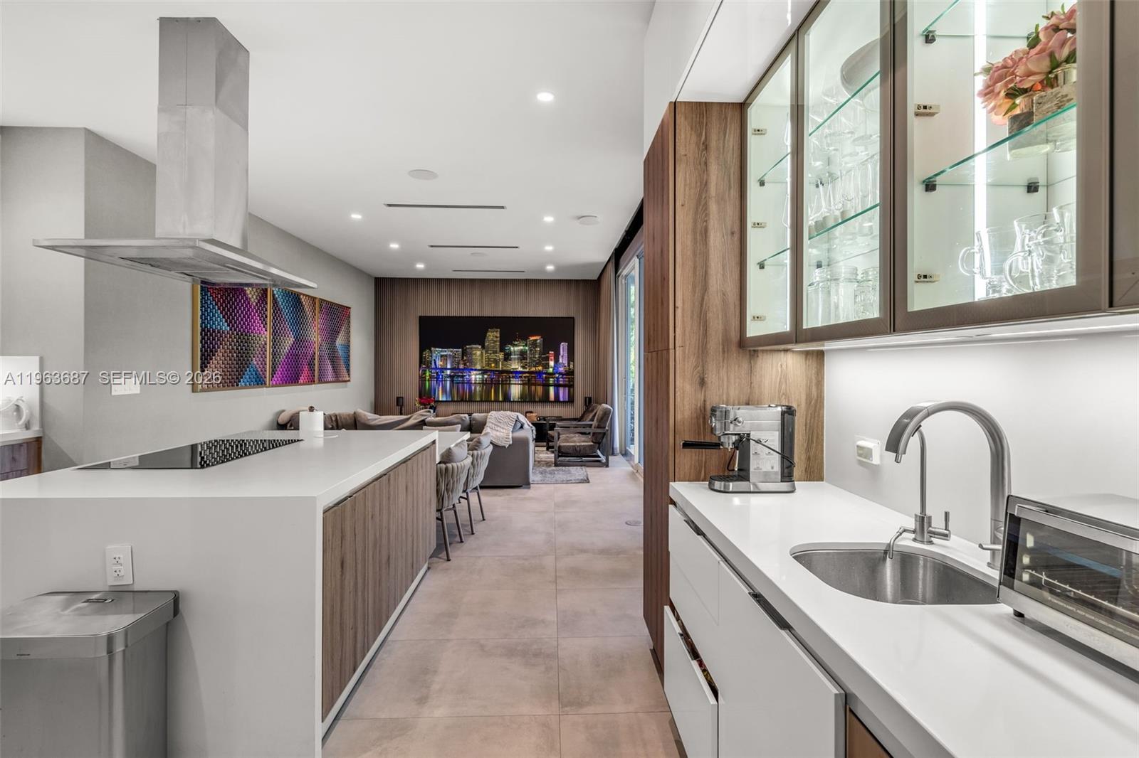 285 W Mashta Dr Key Biscayne, FL 33149