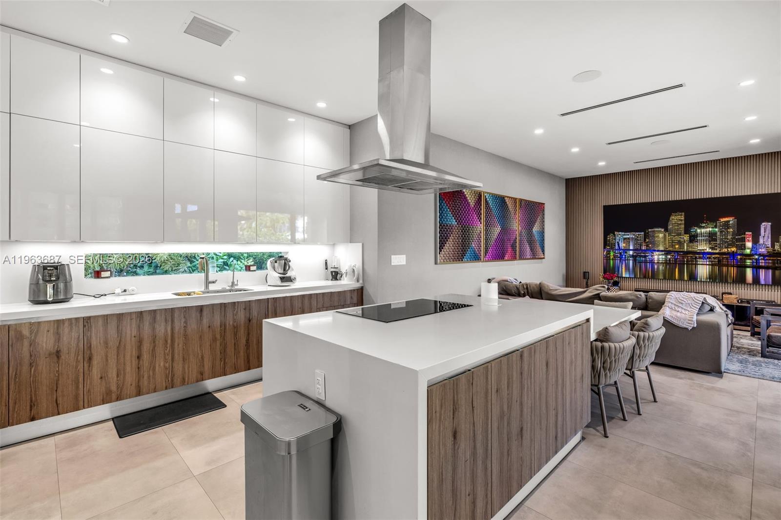 285 W Mashta Dr Key Biscayne, FL 33149