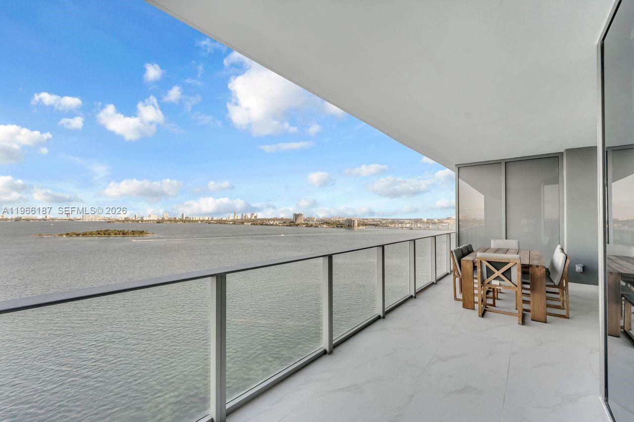 700 NE 24th St #1405