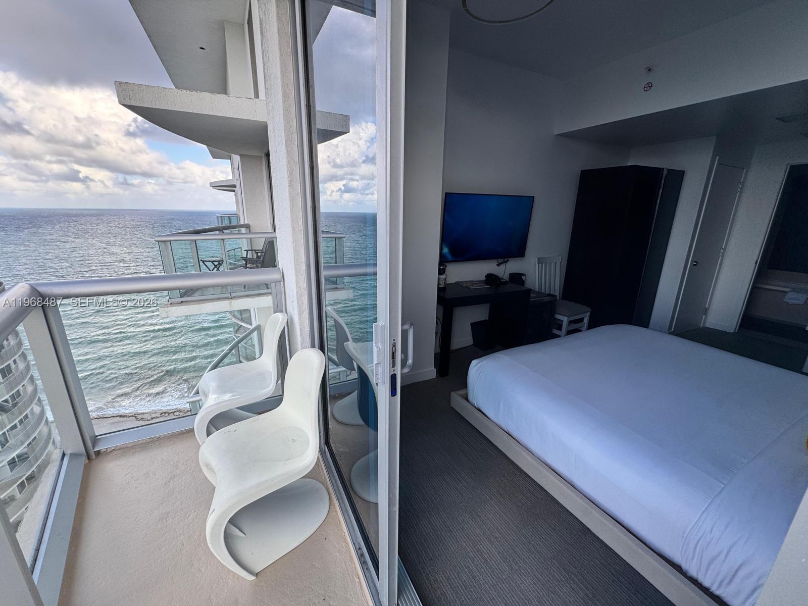 image Sole on the Ocean18