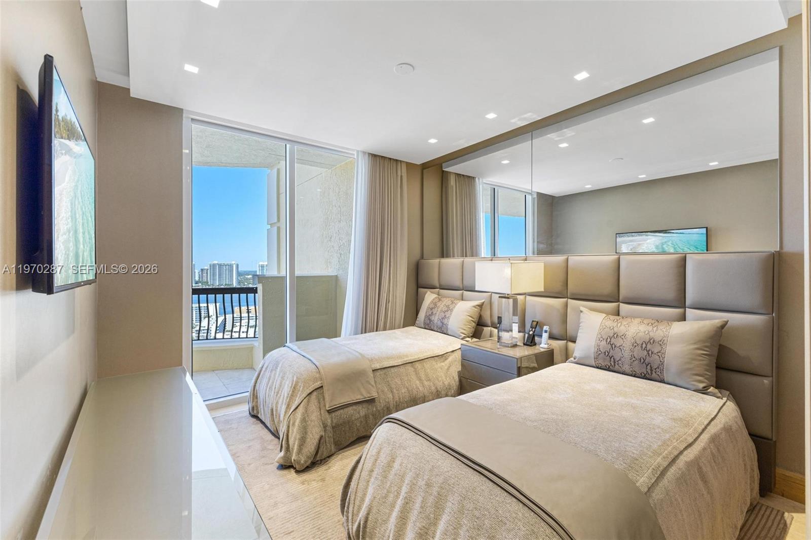 image Acqualina Residences18