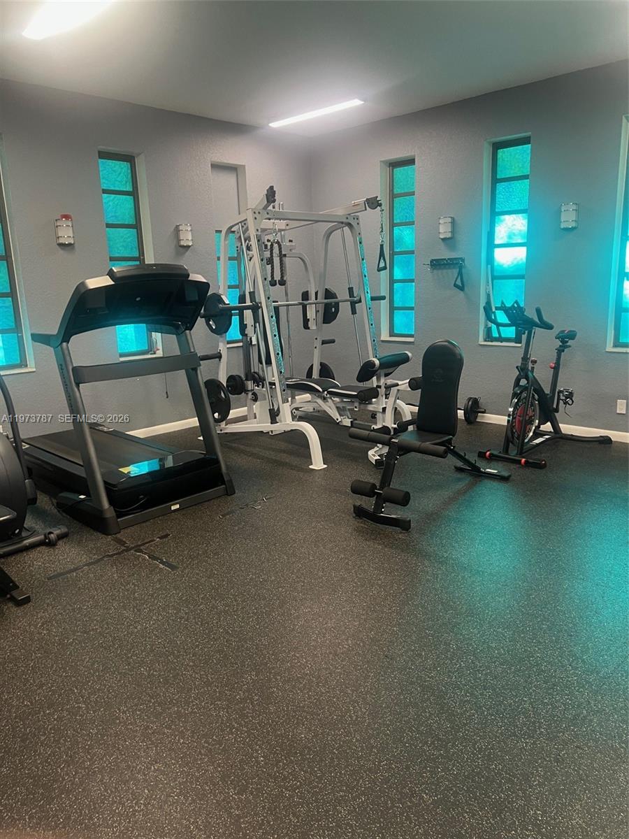 5171 W Oakland Park Blvd #203 Lauderdale Lakes, FL 33313