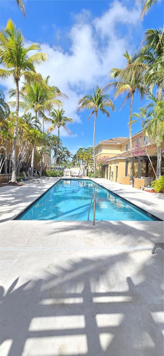 2945 NE 185th St #1412