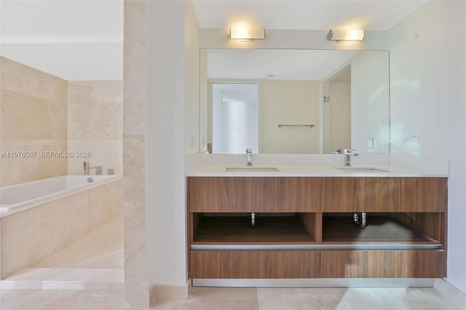 1500 Bay Rd #N-0516 Miami Beach, FL 33139