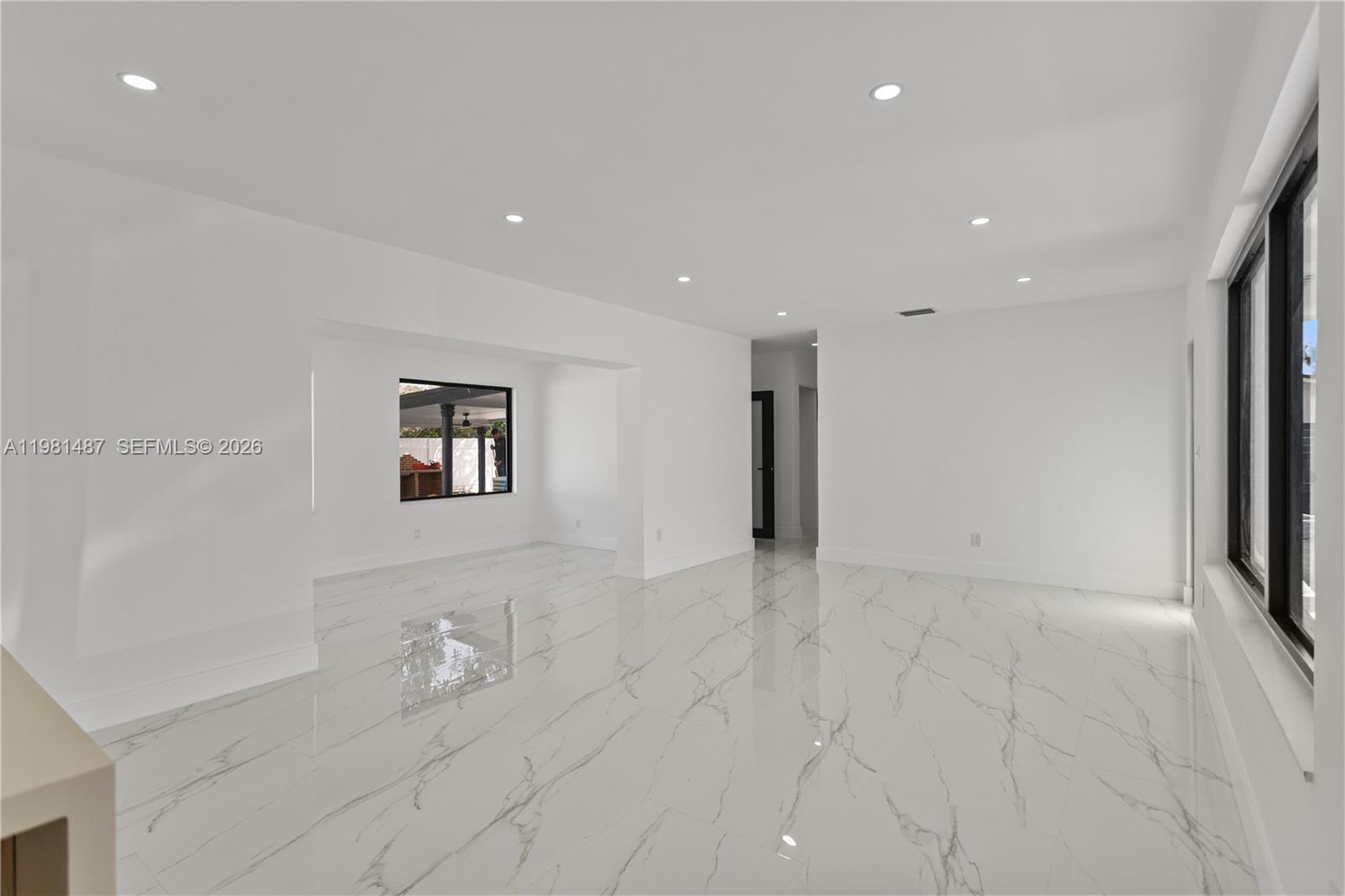 921 W 50th Pl Hialeah, FL 33012