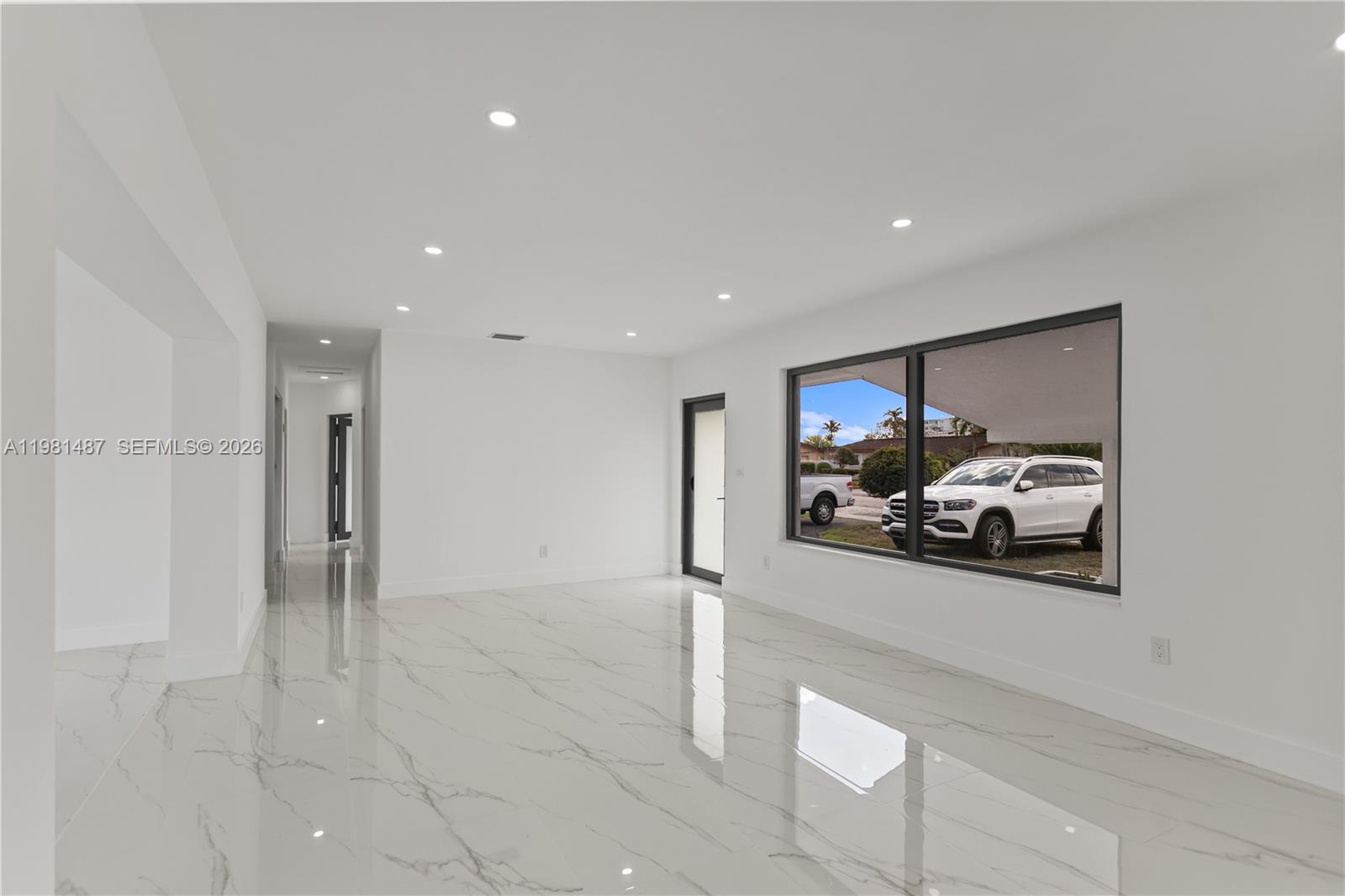 921 W 50th Pl Hialeah, FL 33012