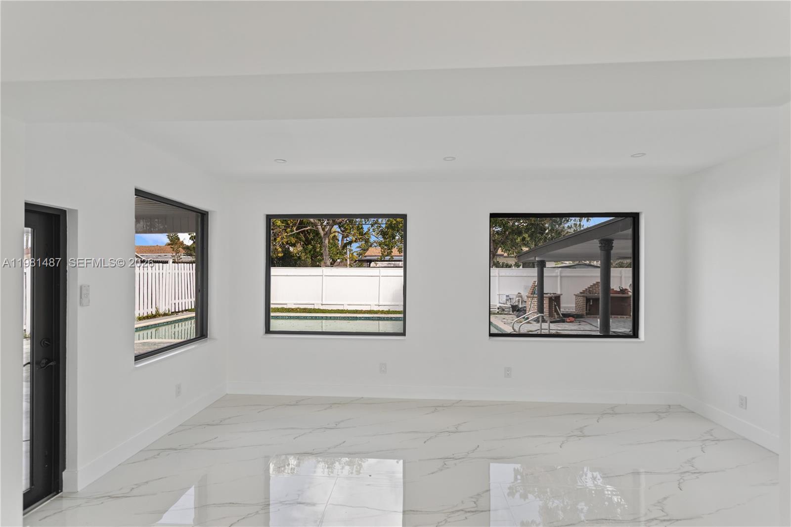 921 W 50th Pl Hialeah, FL 33012