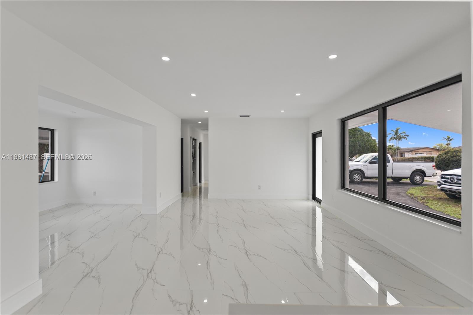 921 W 50th Pl Hialeah, FL 33012