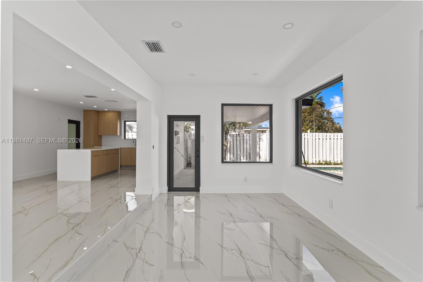 921 W 50th Pl Hialeah, FL 33012