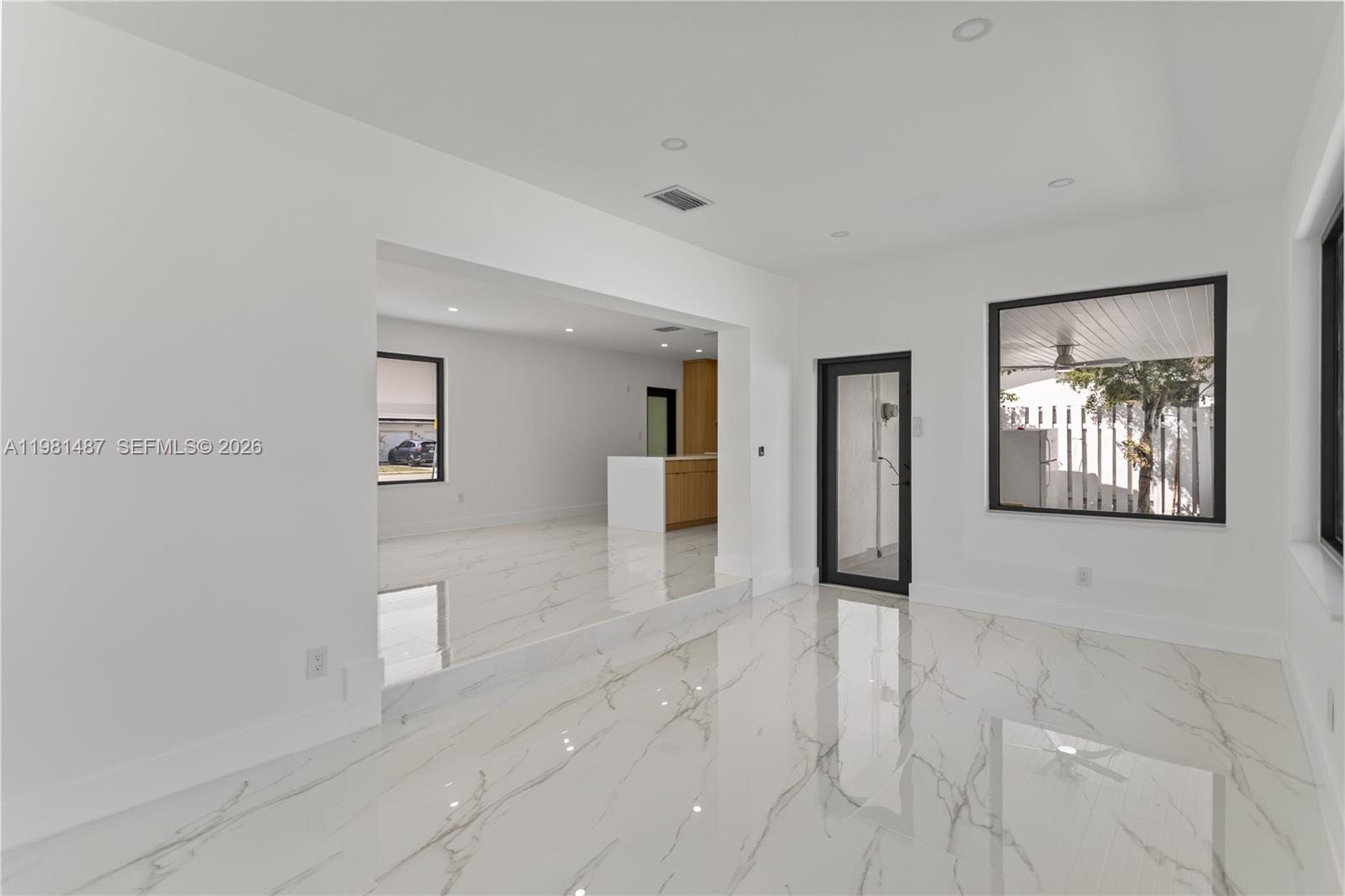 921 W 50th Pl Hialeah, FL 33012