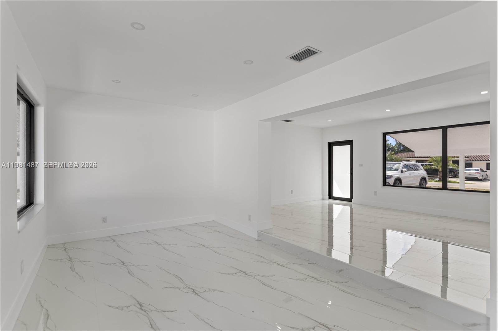 921 W 50th Pl Hialeah, FL 33012