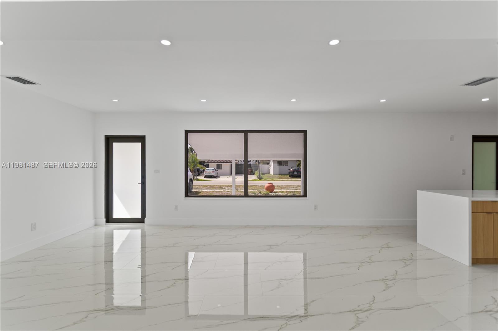 921 W 50th Pl Hialeah, FL 33012