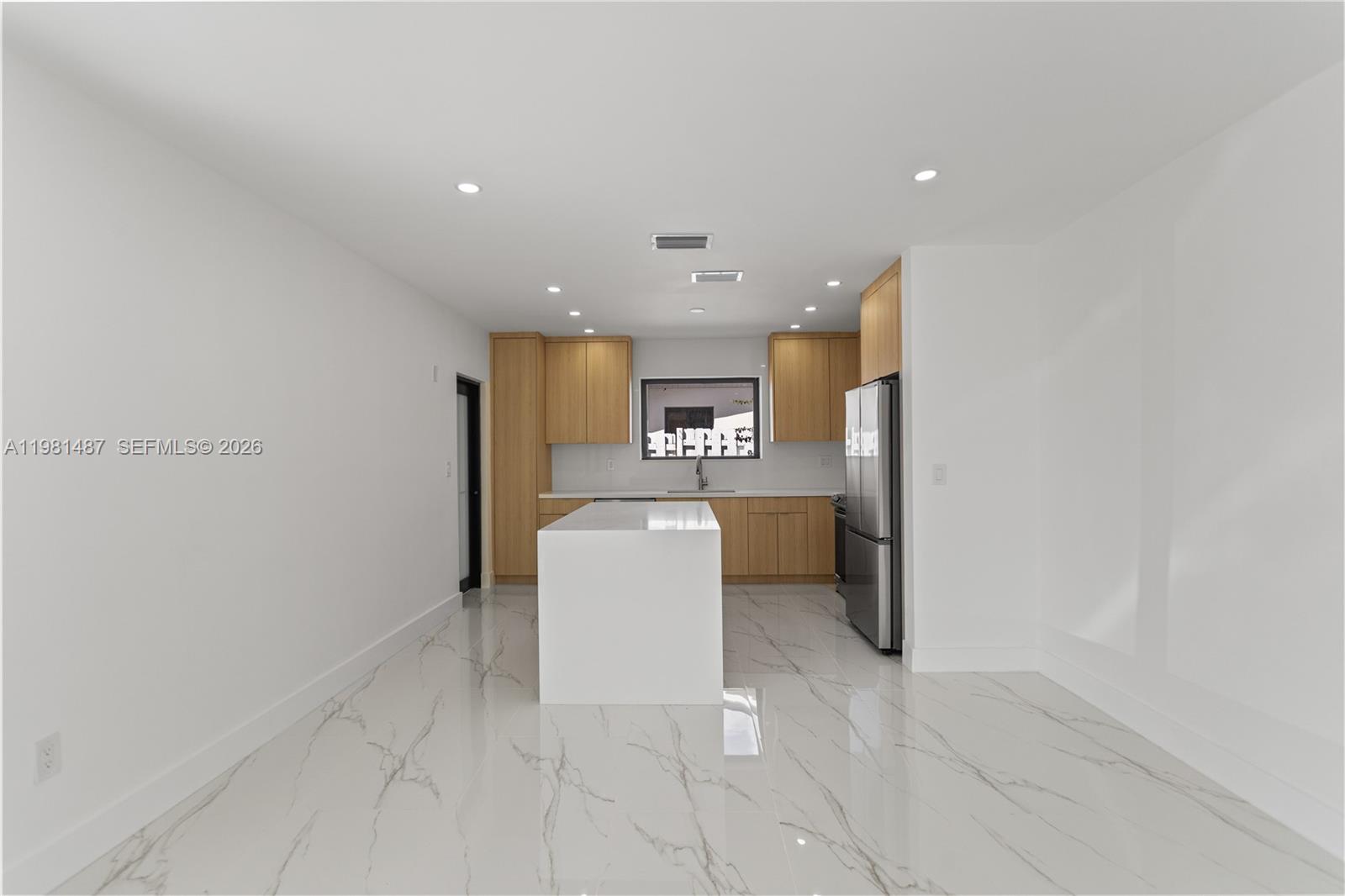 921 W 50th Pl Hialeah, FL 33012