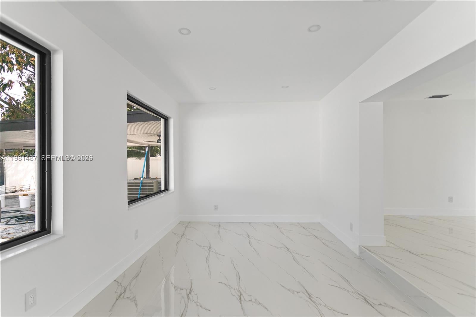 921 W 50th Pl Hialeah, FL 33012