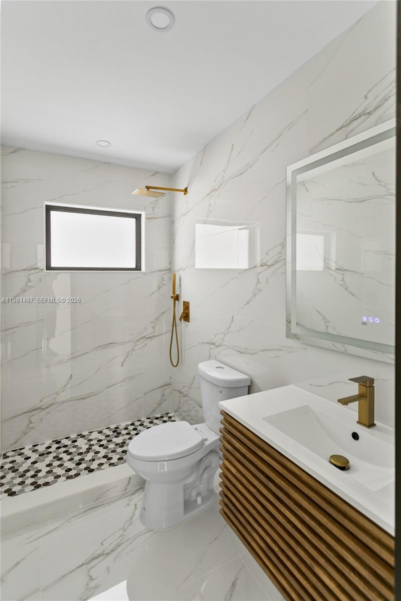 921 W 50th Pl Hialeah, FL 33012