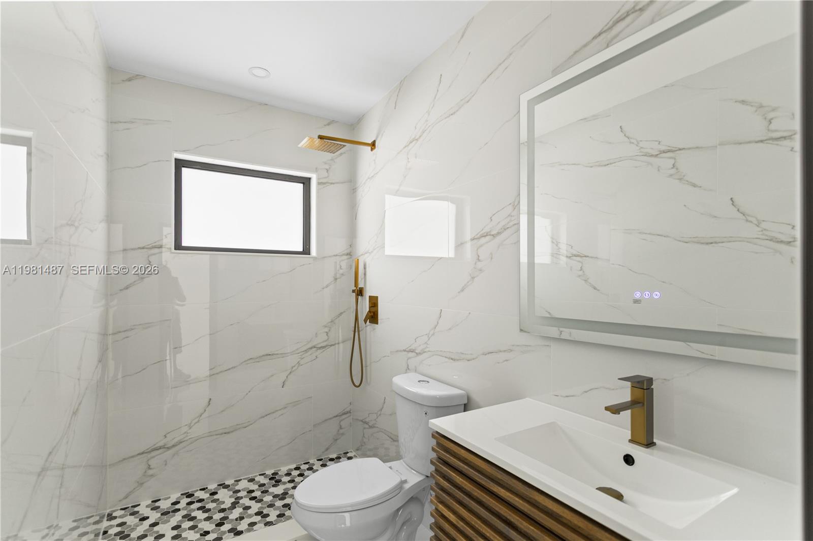 921 W 50th Pl Hialeah, FL 33012